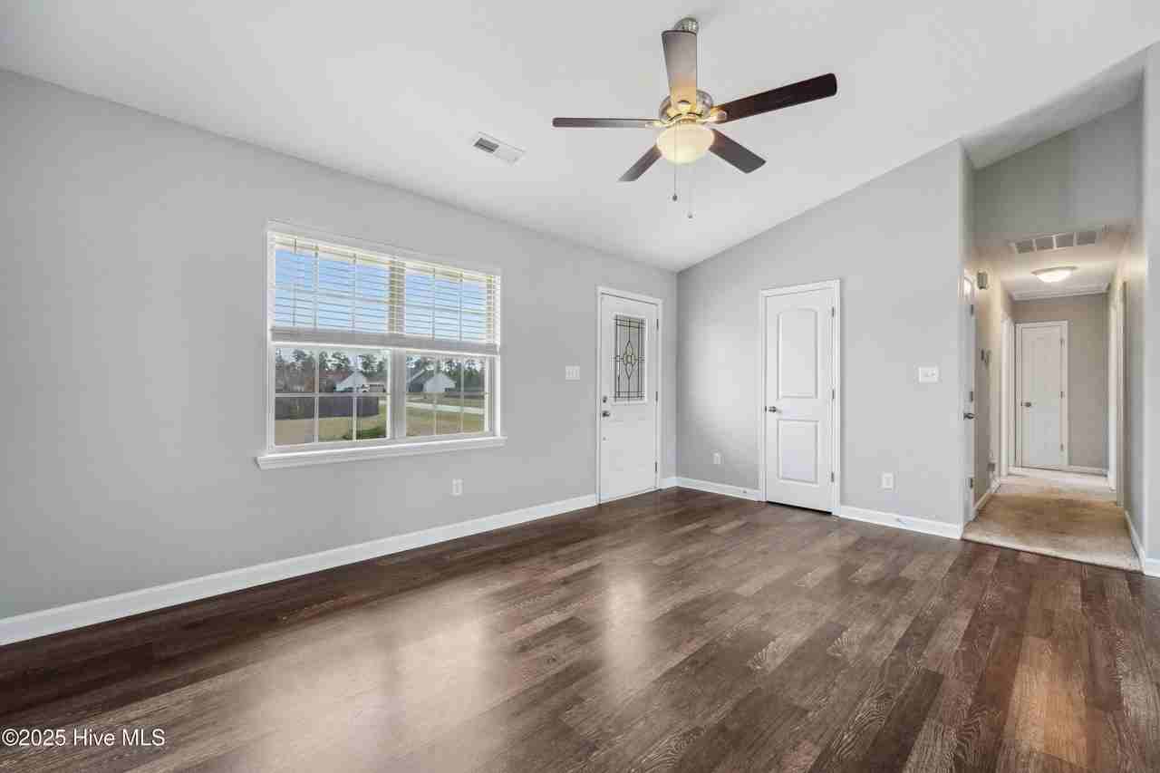 601 Duncan Dr N - Photo 4 of 17