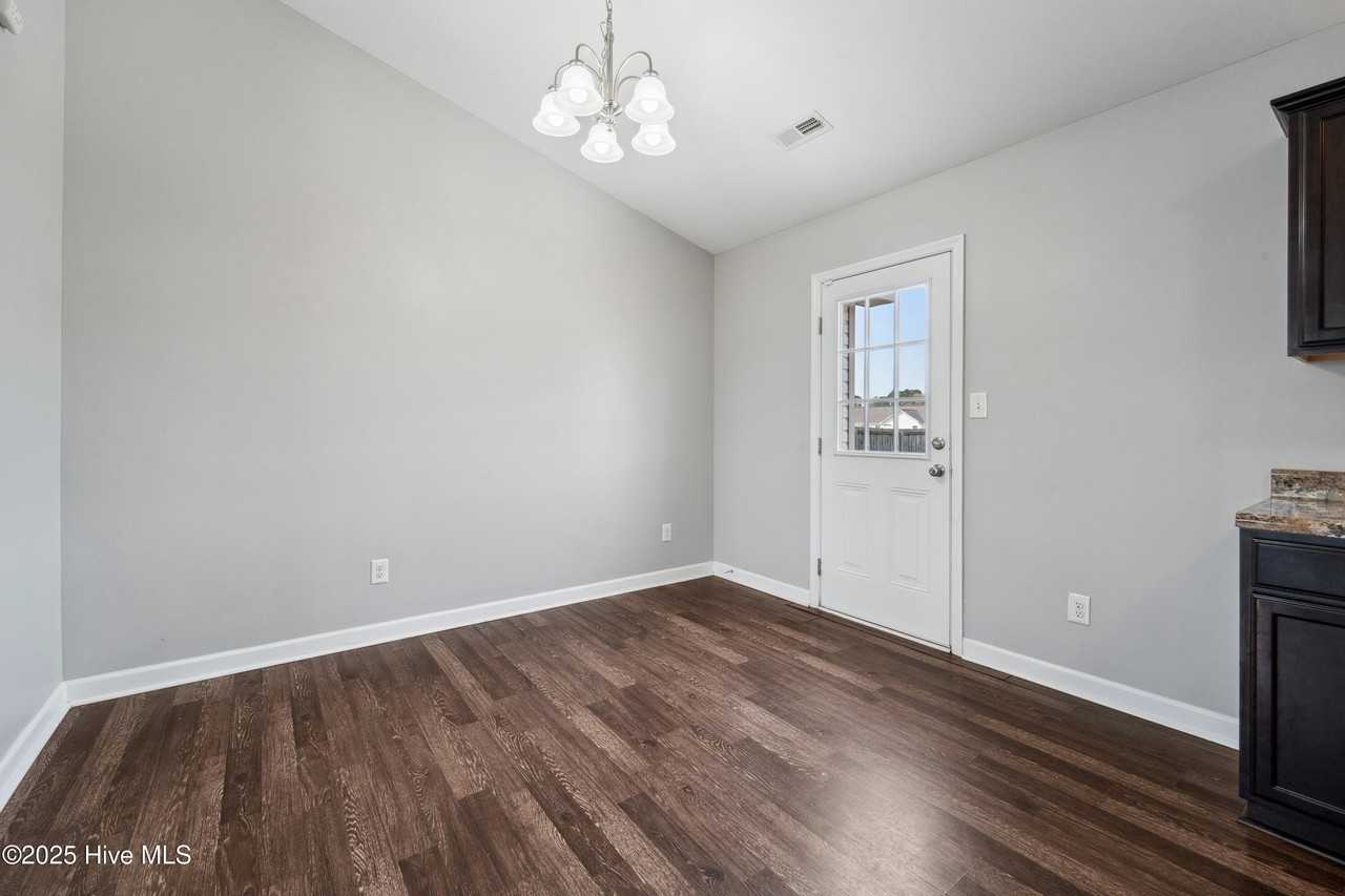 601 Duncan Dr N - Photo 5 of 17