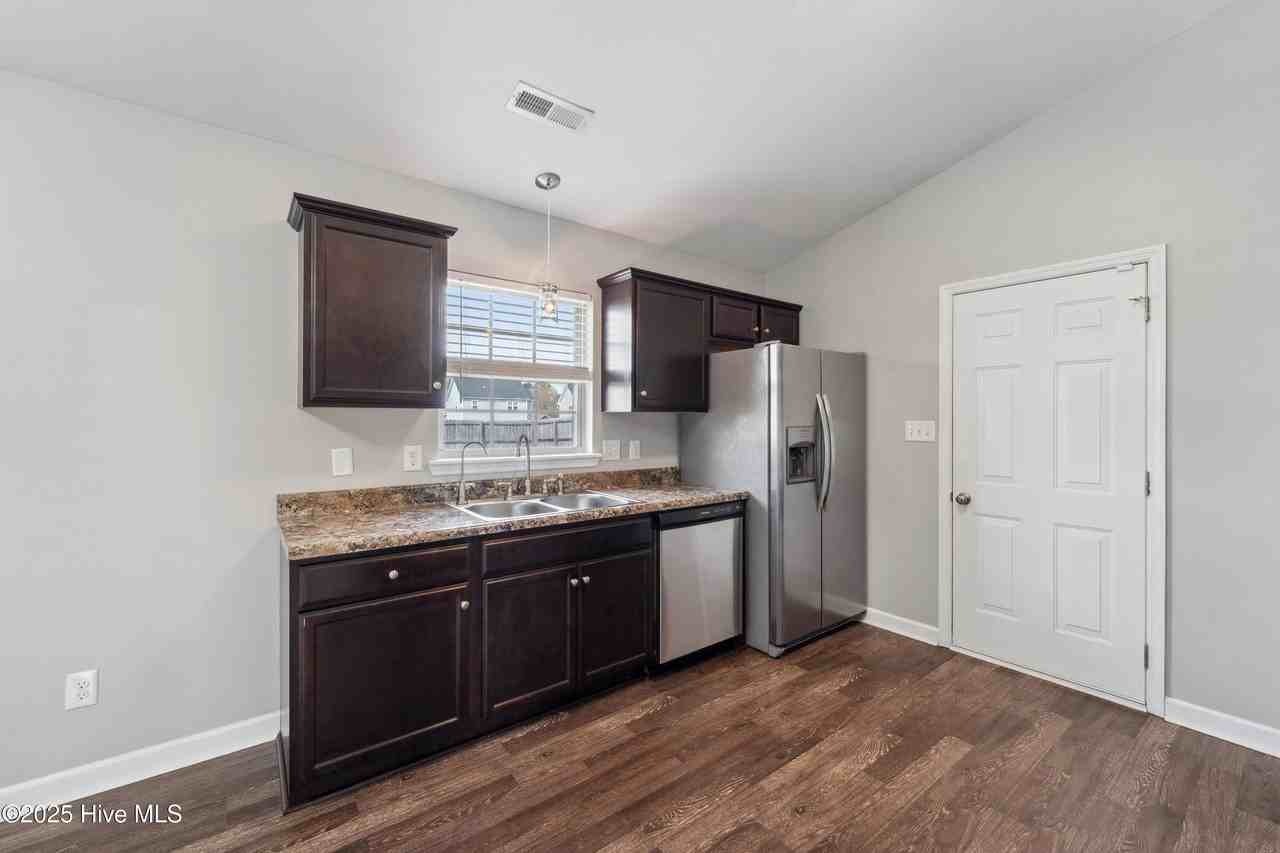 601 Duncan Dr N - Photo 6 of 17