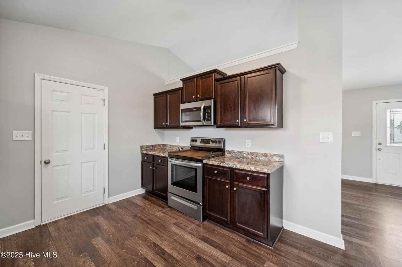 601 Duncan Dr N - Photo 7 of 17