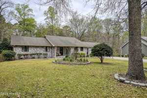 featured image of 206 Ravenswood Rd