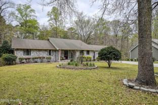 206 Ravenswood Rd - Photo 1 of 1