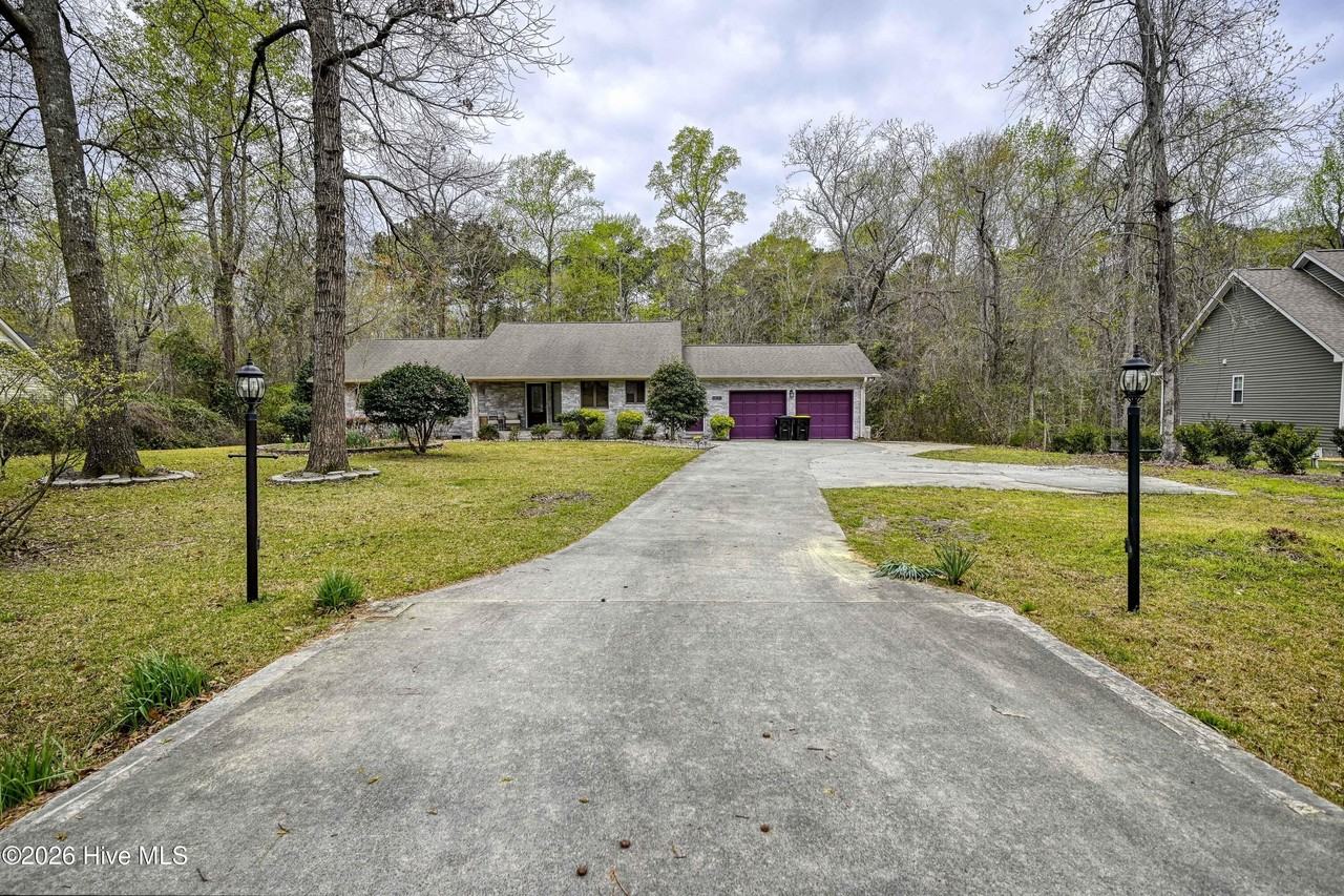 206 Ravenswood Rd - Photo 2 of 31