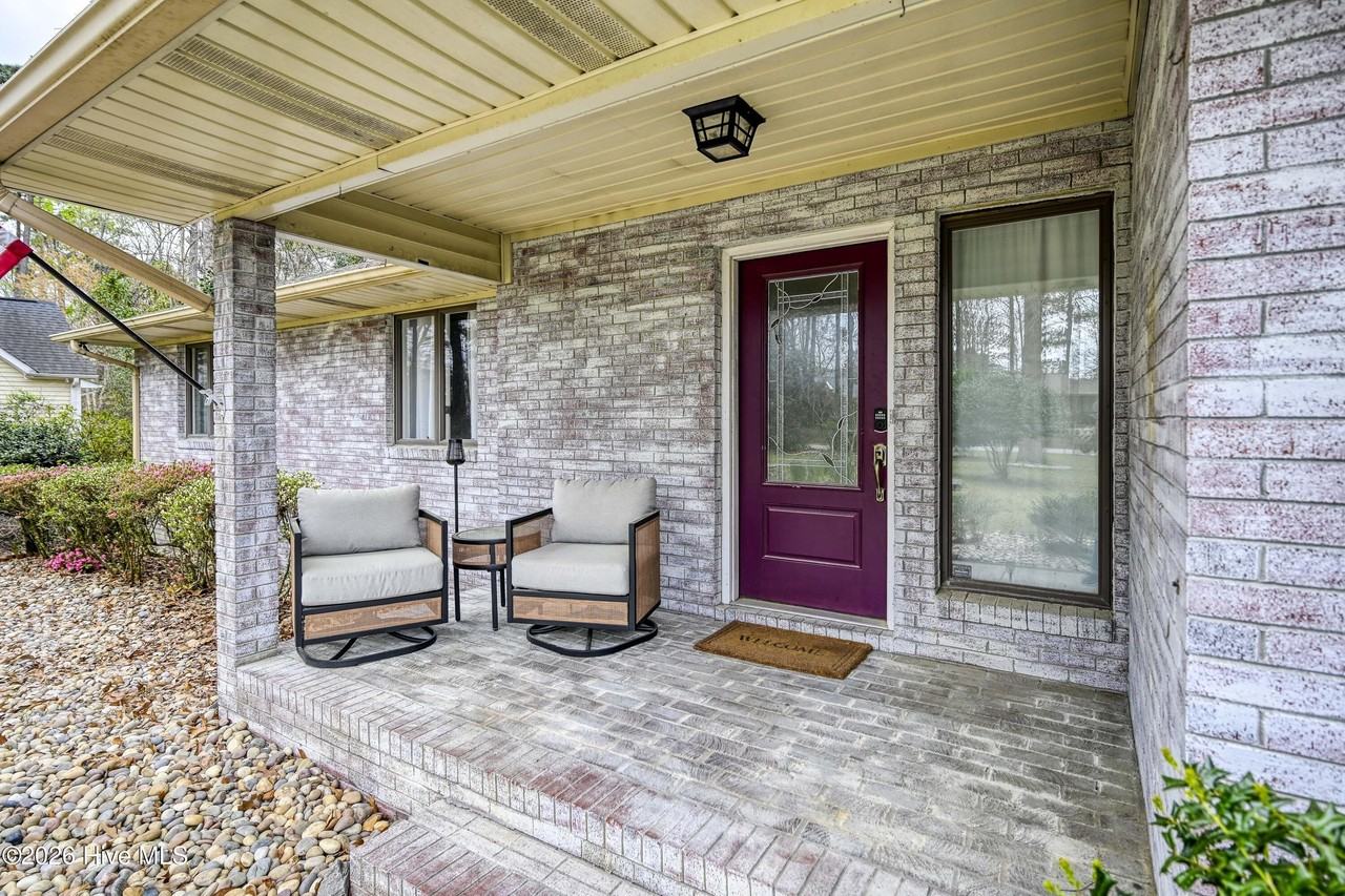 206 Ravenswood Rd - Photo 4 of 31