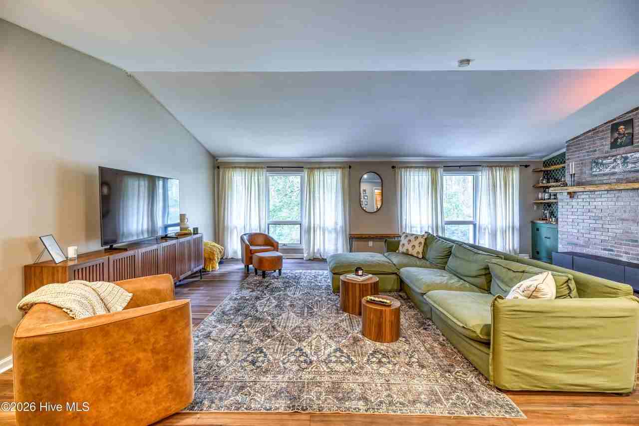 206 Ravenswood Rd - Photo 6 of 31