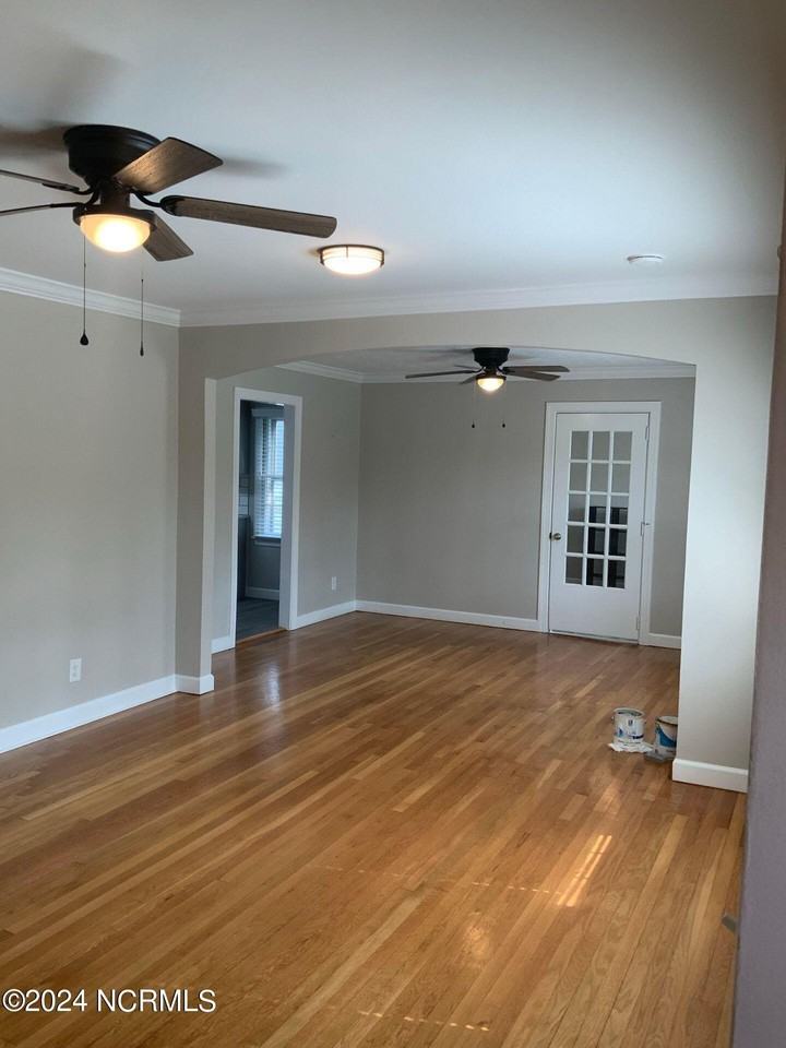 1101 N Poplar St - Photo 2 of 19