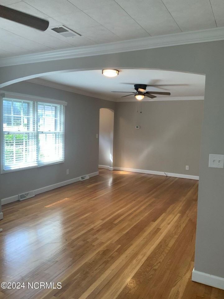 1101 N Poplar St - Photo 3 of 19