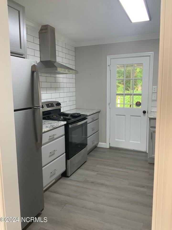 1101 N Poplar St - Photo 4 of 19