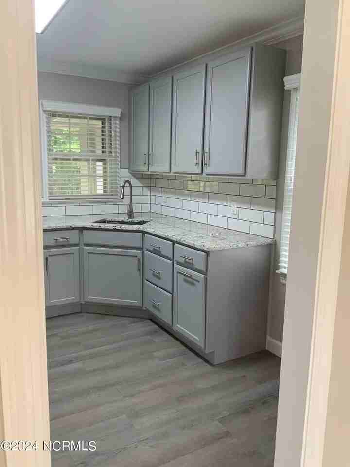 1101 N Poplar St - Photo 5 of 19