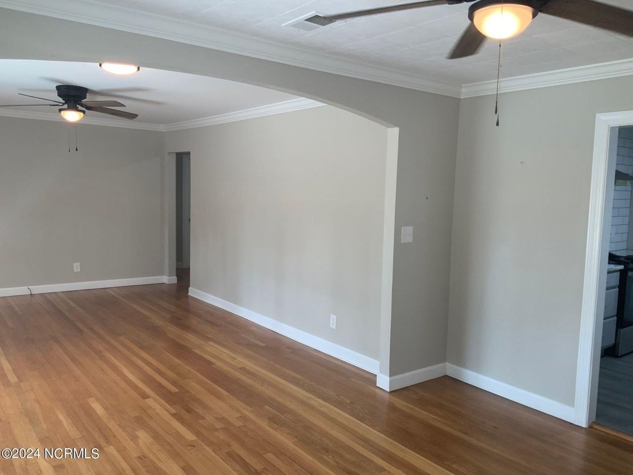 1101 N Poplar St - Photo 6 of 19