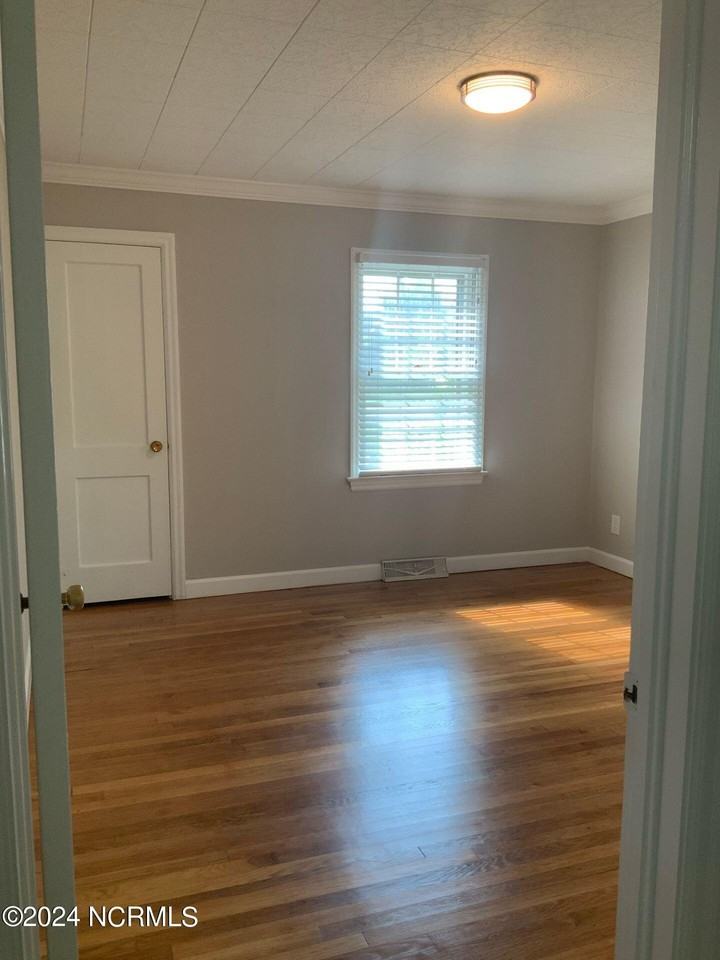 1101 N Poplar St - Photo 7 of 19