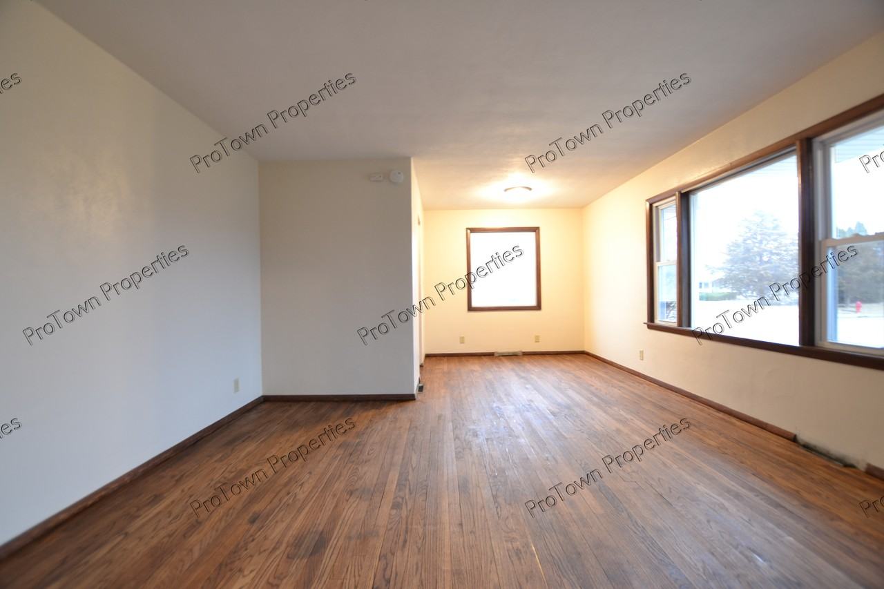 125 Saint Joseph Avenue - Photo 4 of 11