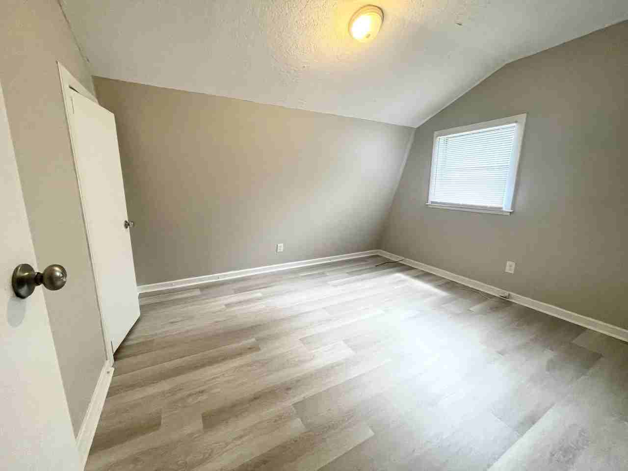 1813 Sibley Rd Apt A - Photo 4 of 13