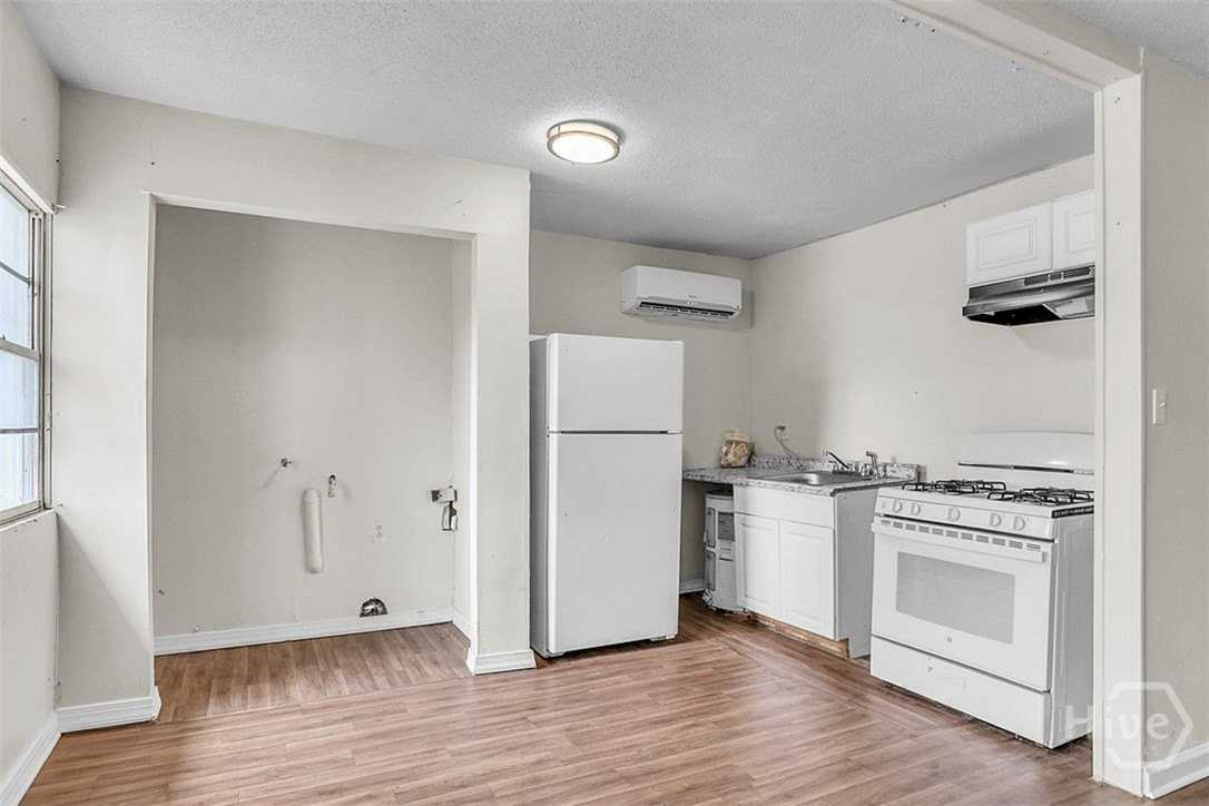 1013 Carroll St - Photo 4 of 23