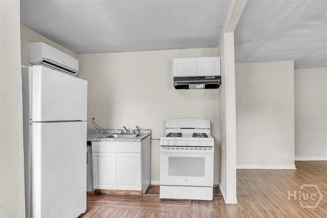 1013 Carroll St - Photo 5 of 23