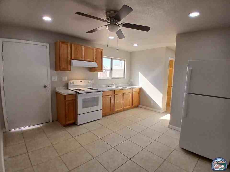 357 W Magnolia St unit: Studio - Photo 2 of 6