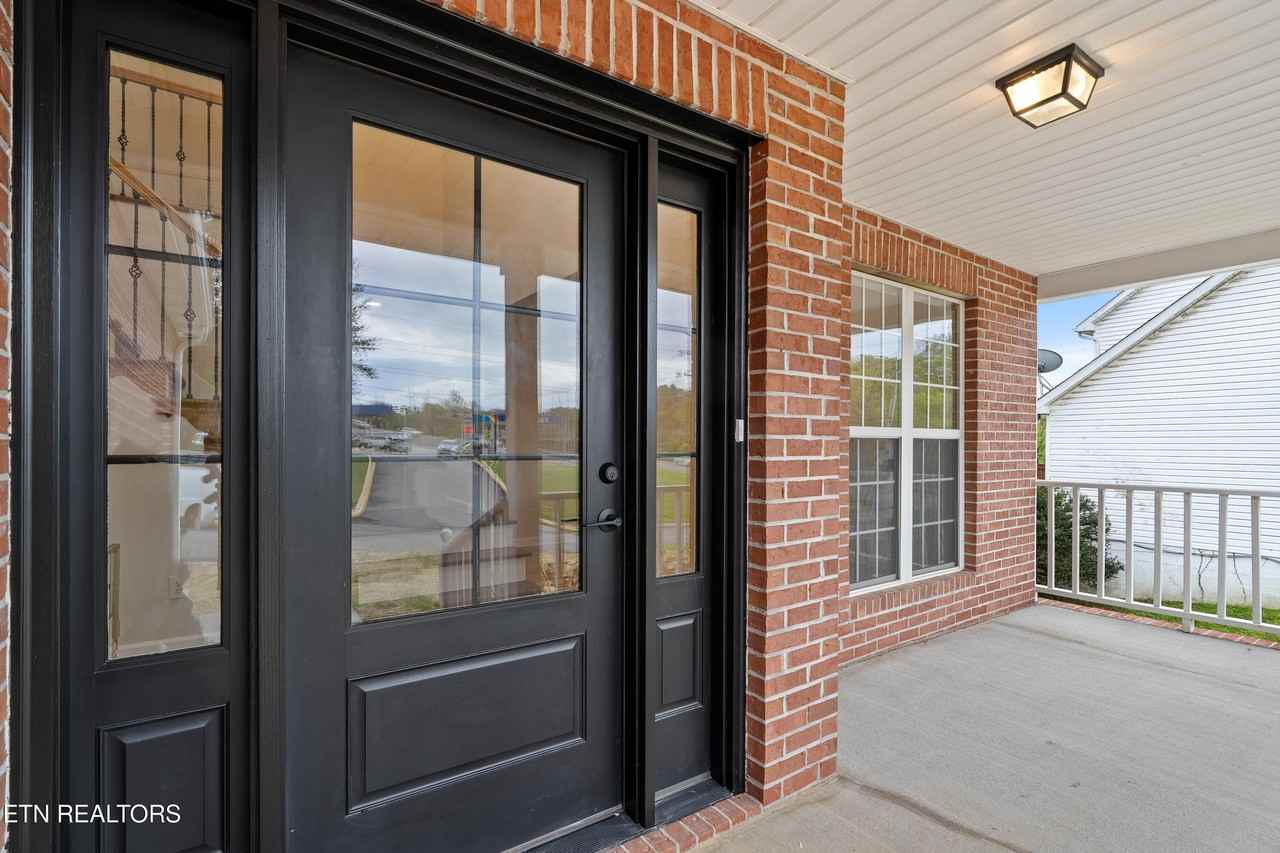 8860 Brucewood Ln - Photo 4 of 50