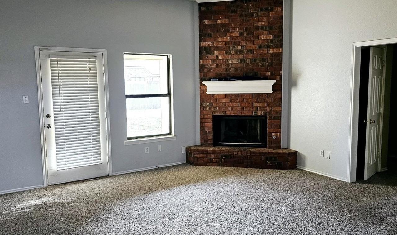 6219 8th St - Photo 2 of 12