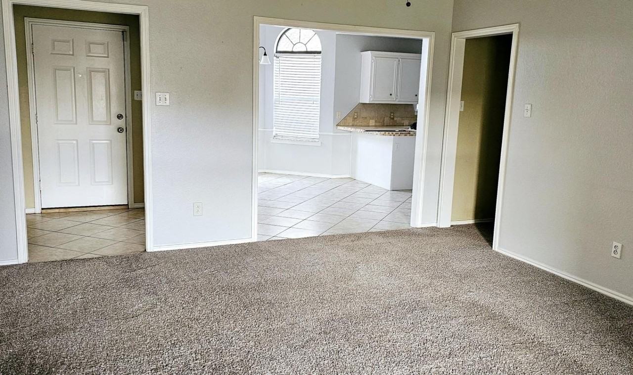 6219 8th St - Photo 3 of 12