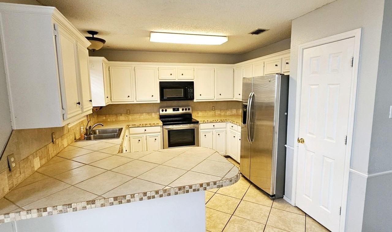 6219 8th St - Photo 4 of 12