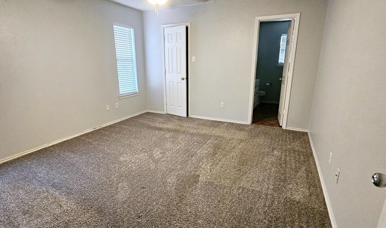 6219 8th St - Photo 7 of 12