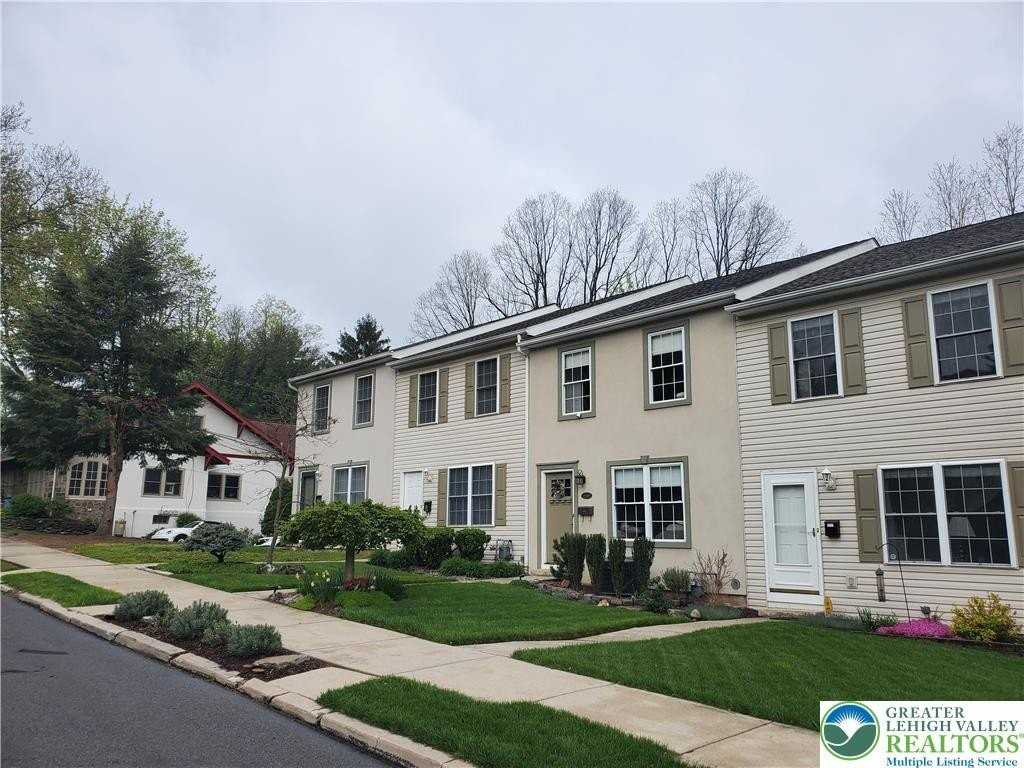 2119 W Walnut St - Photo 2 of 10