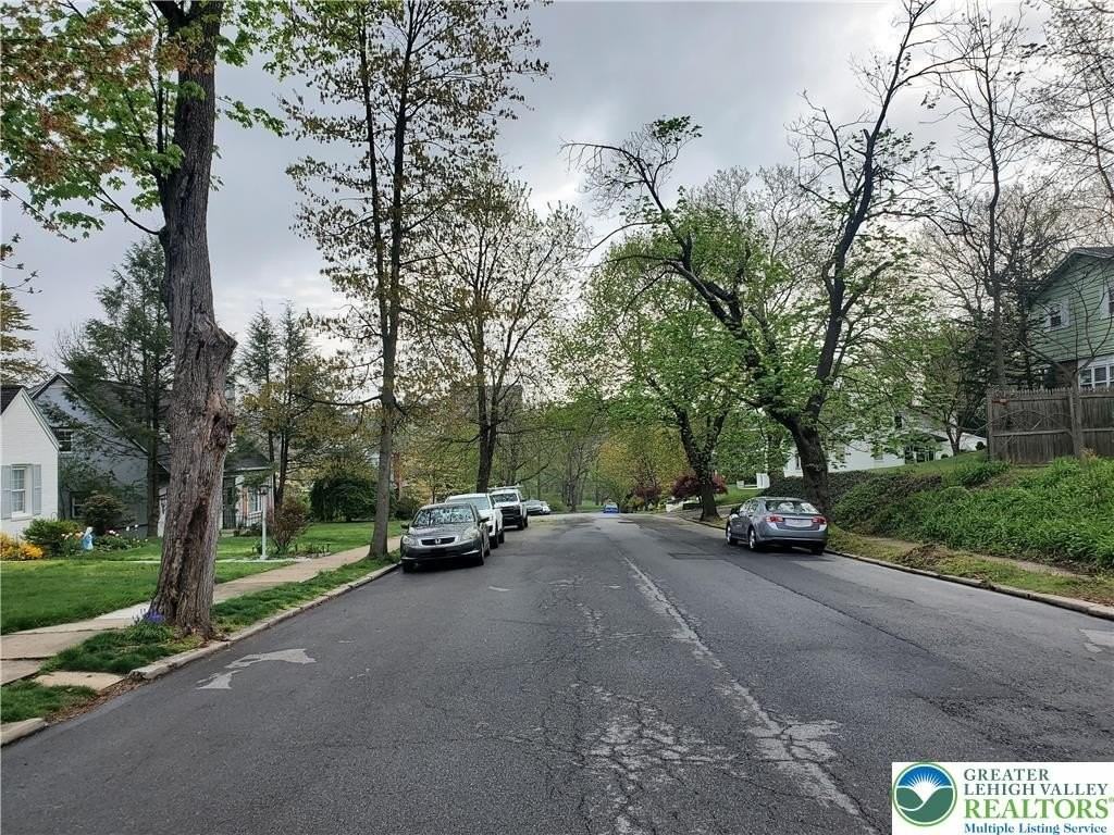 2119 W Walnut St - Photo 3 of 10