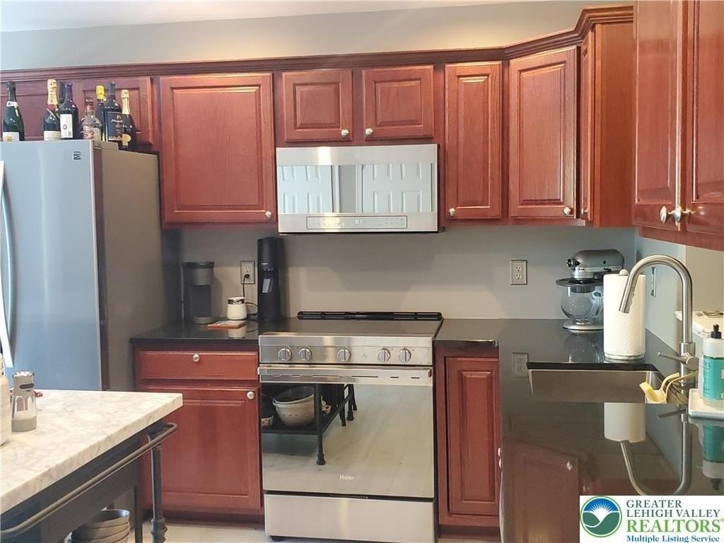 2119 W Walnut St - Photo 6 of 10