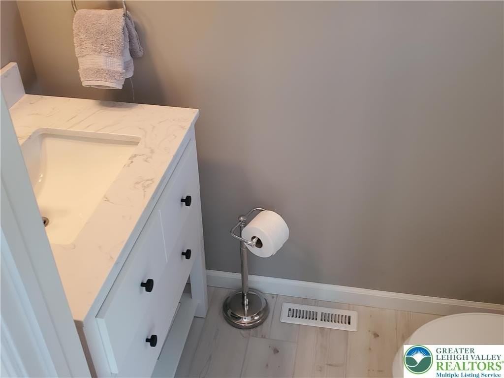 2119 W Walnut St - Photo 7 of 10