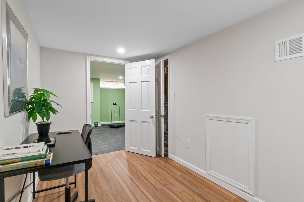 E Biddle St - Photo 5 of 18