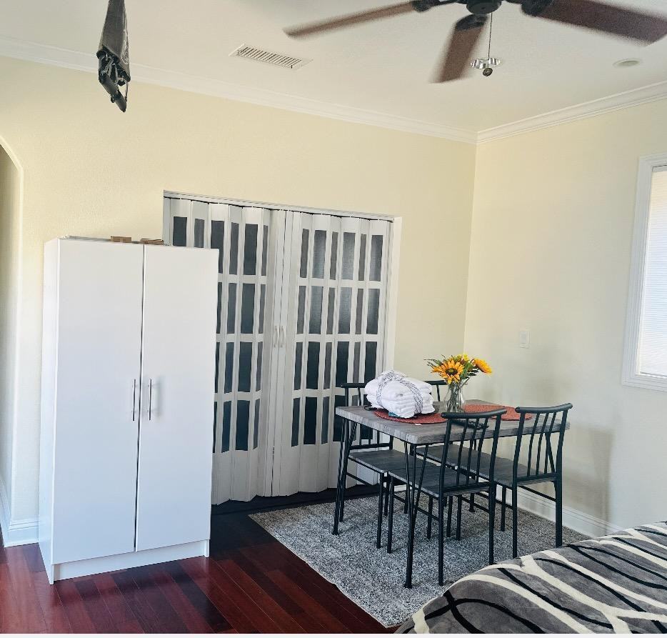 S Victoria Ave - Photo 4 of 10