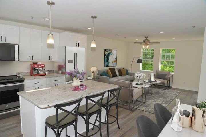 205 Fox St - Photo 3 of 25