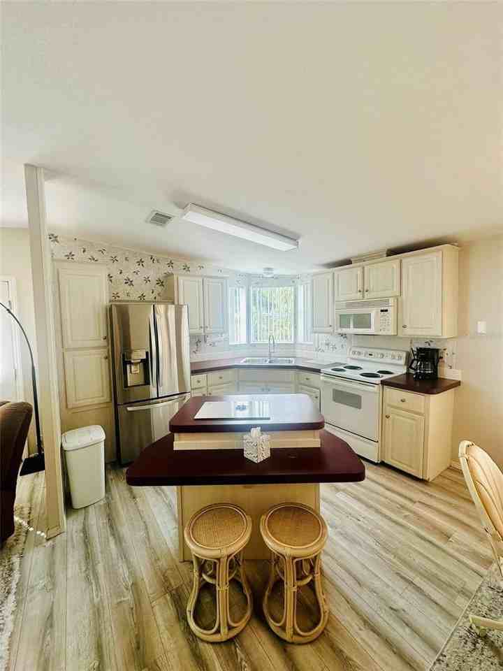 2305 69th Ave W - Photo 4 of 38