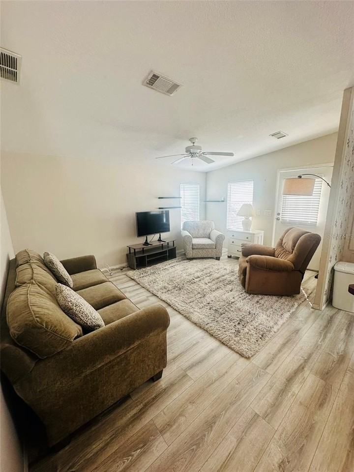 2305 69th Ave W - Photo 5 of 38