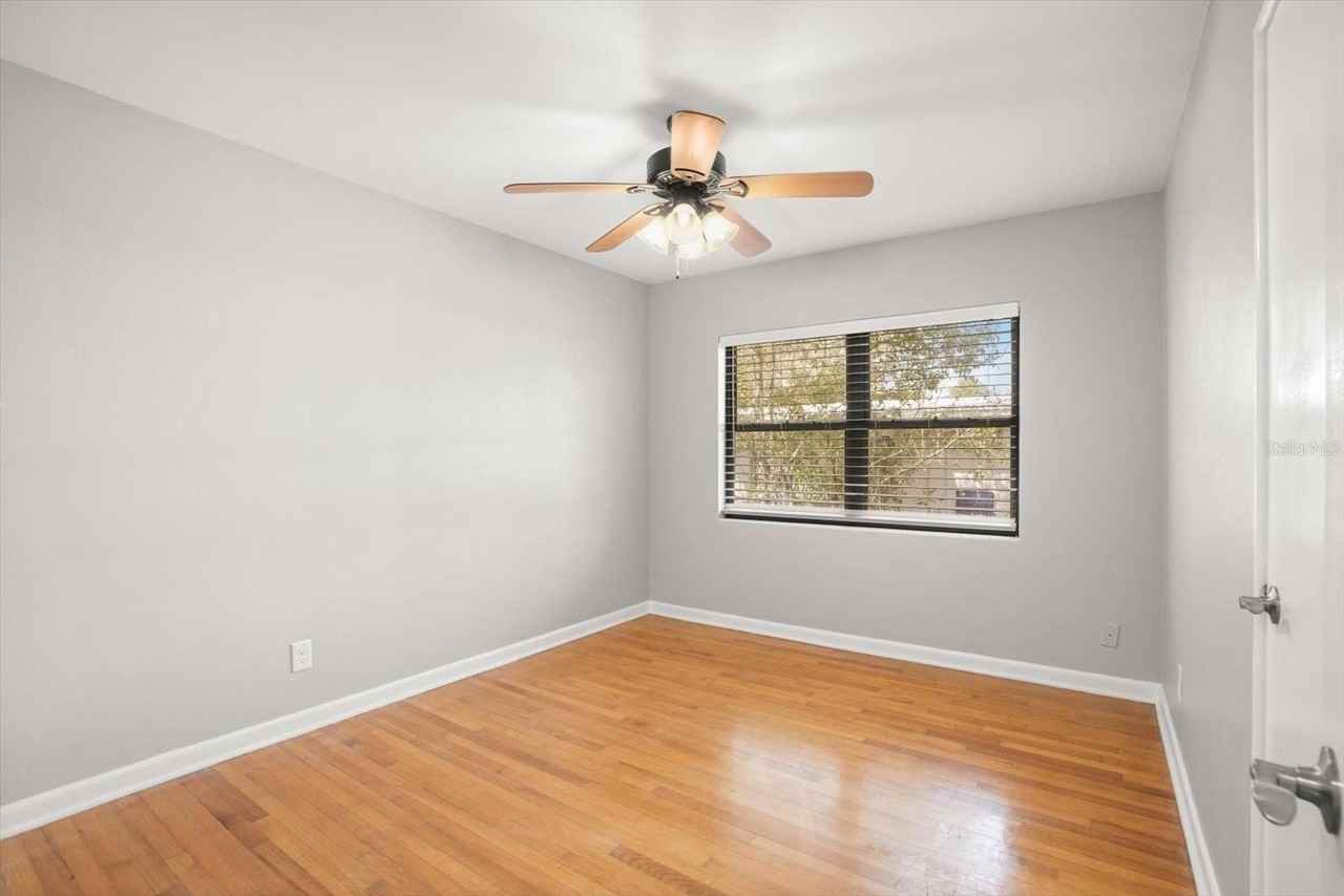 524 Byron Rd - Photo 4 of 33