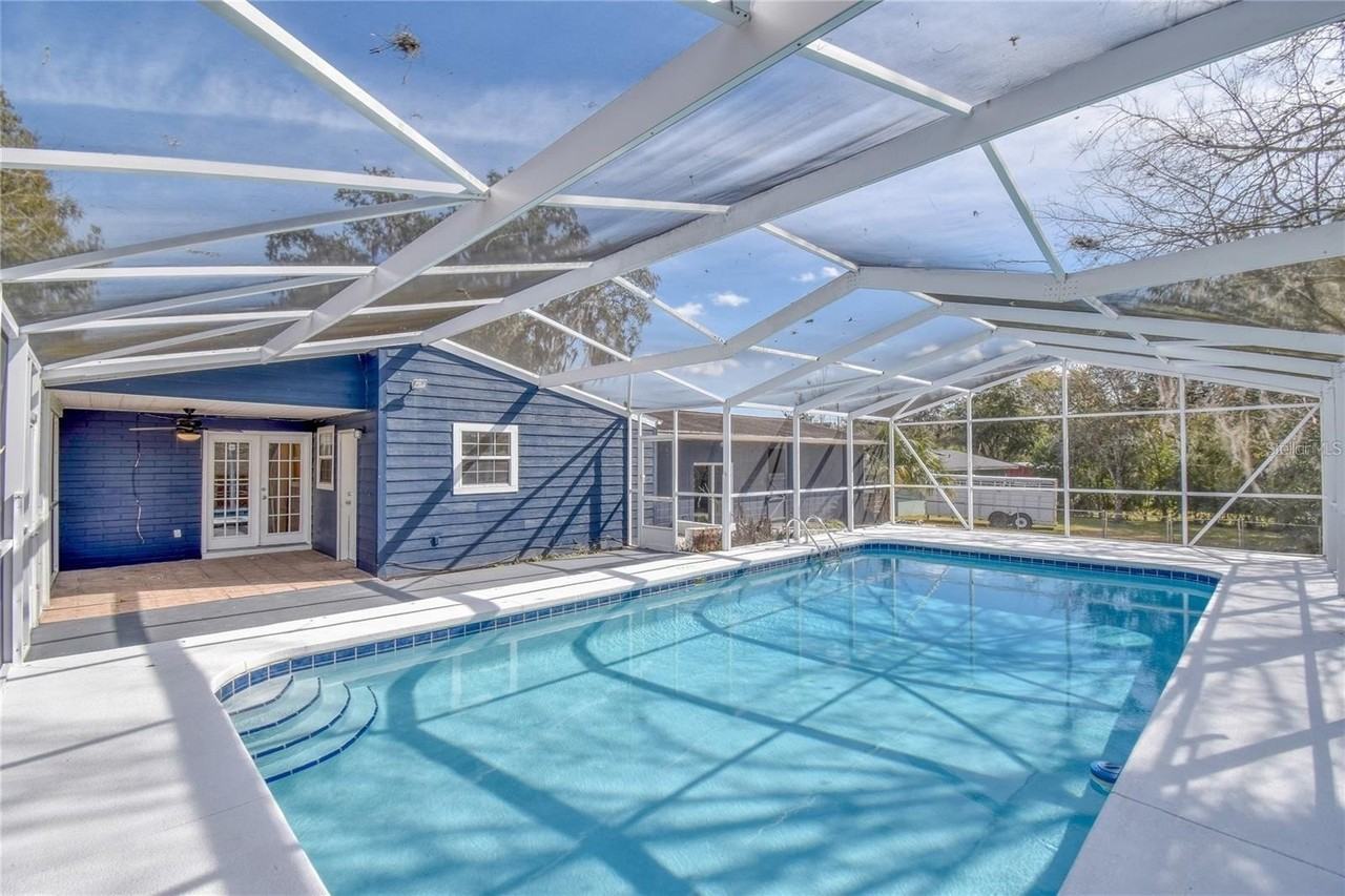 1828 Se Lake Weir Ave - Photo 2 of 48