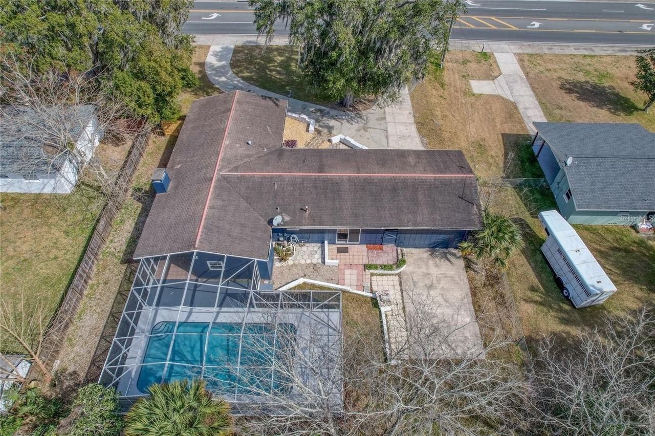 1828 Se Lake Weir Ave - Photo 3 of 48