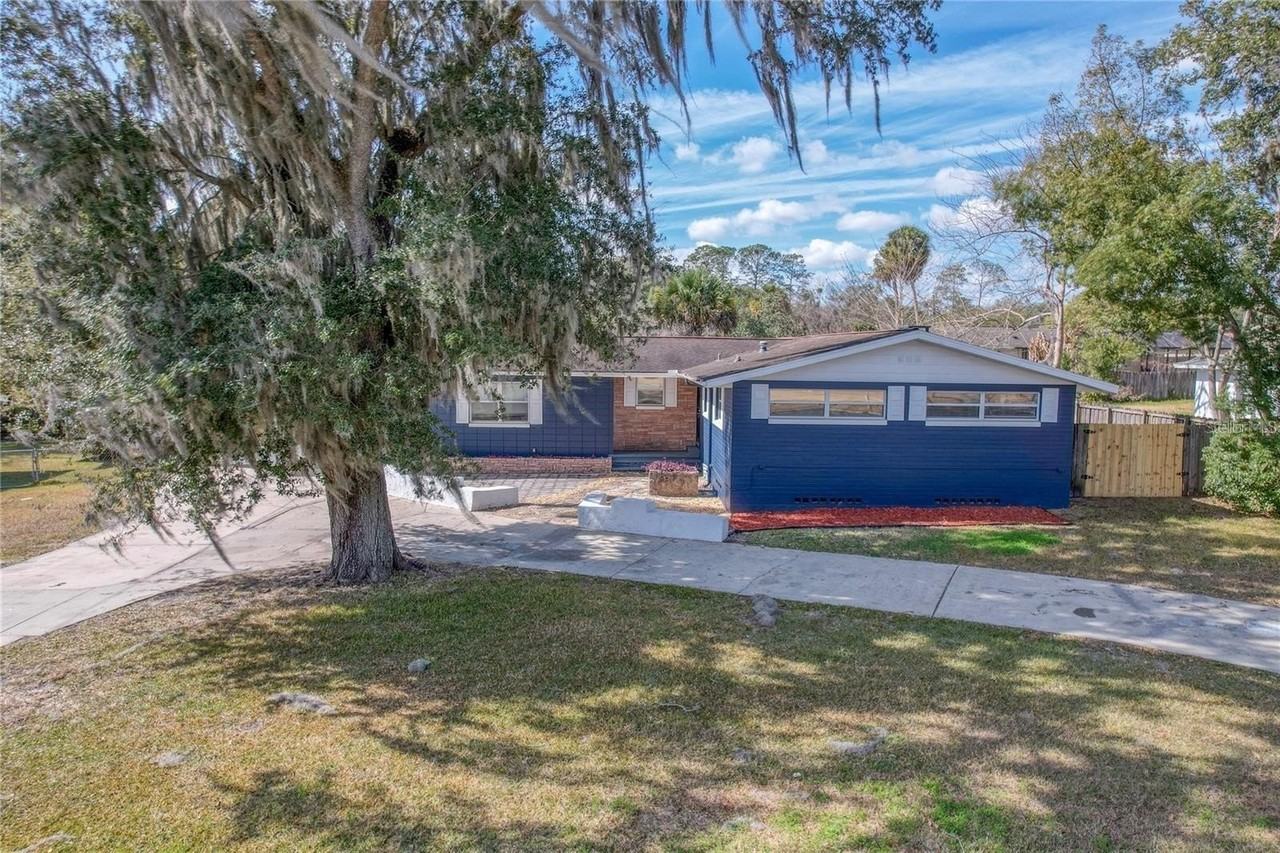 1828 Se Lake Weir Ave - Photo 4 of 48