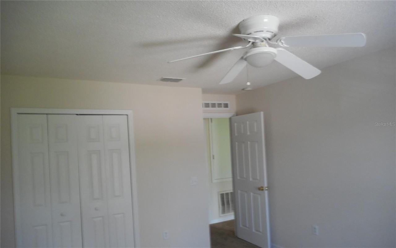 950 Derbyshire Dr - Photo 4 of 12