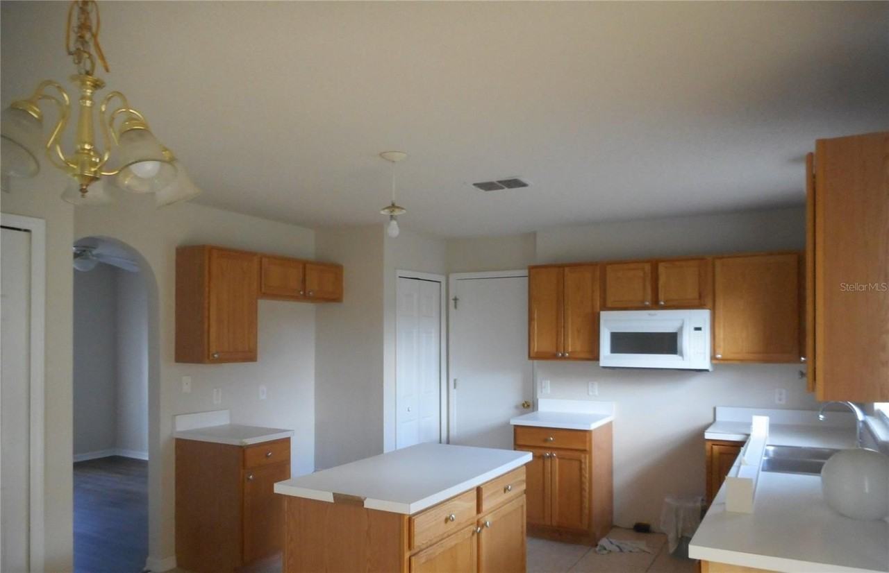 950 Derbyshire Dr - Photo 7 of 12