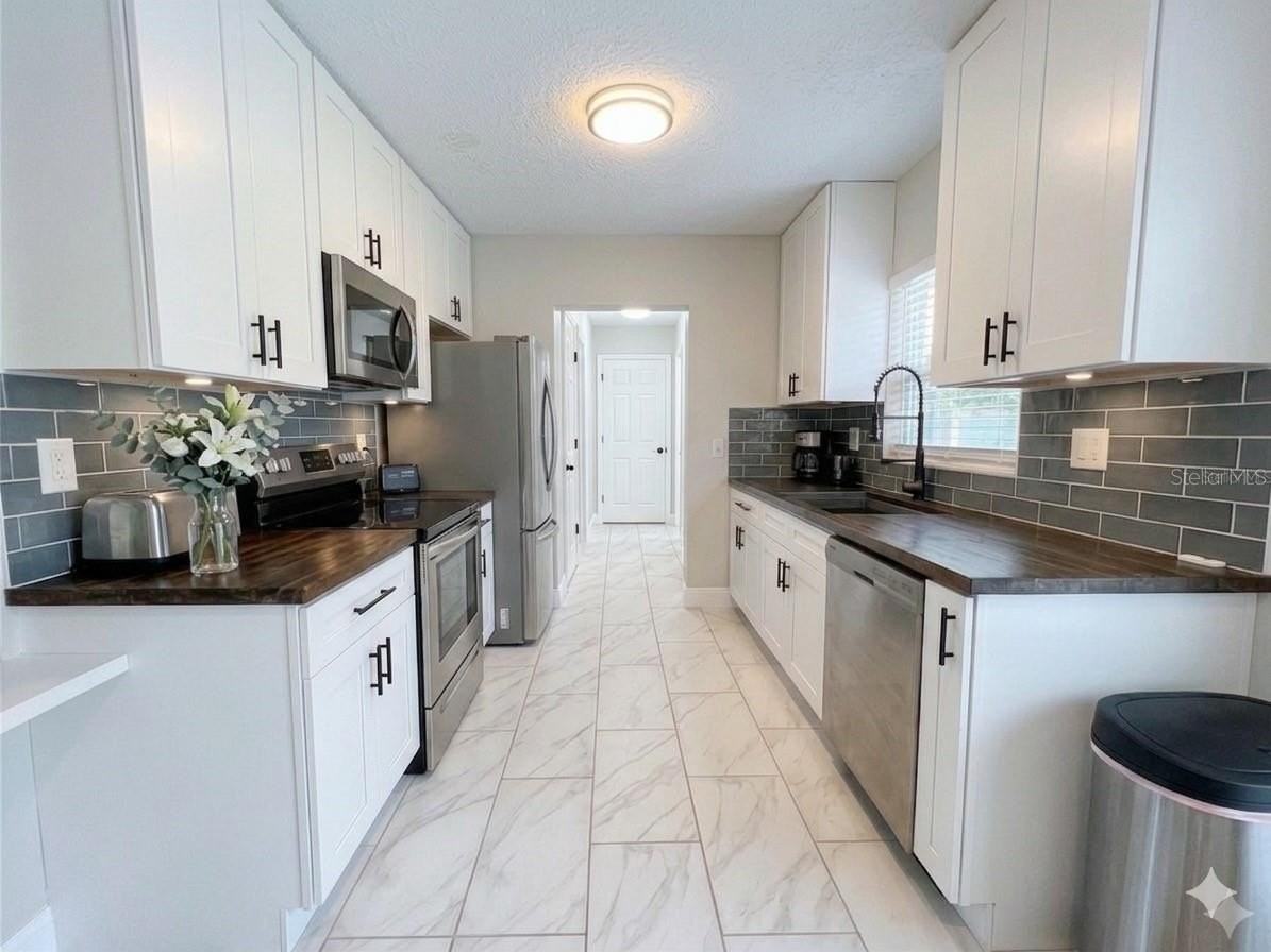 2893 Webley Dr - Photo 4 of 11