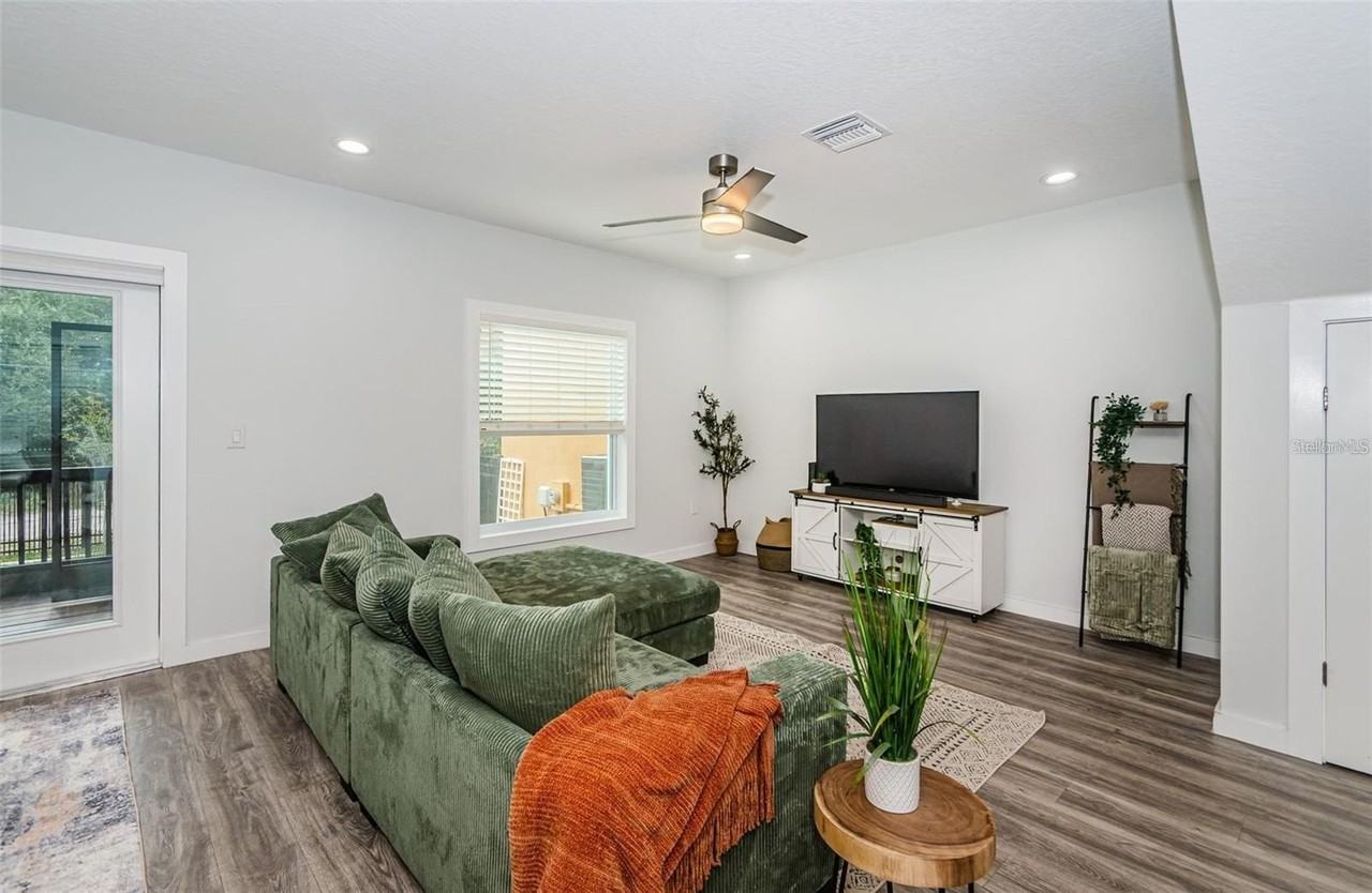 1954 Freedom Dr - Photo 7 of 31