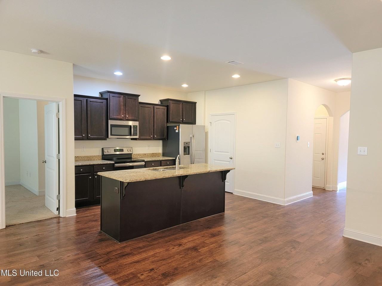 11604 Caroline Ct - Photo 3 of 11