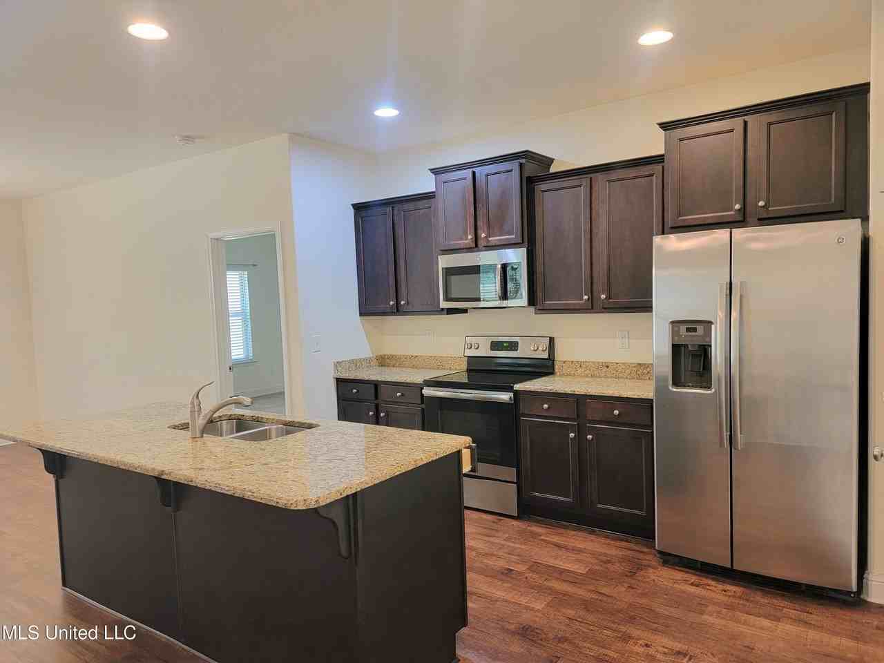 11604 Caroline Ct - Photo 4 of 11