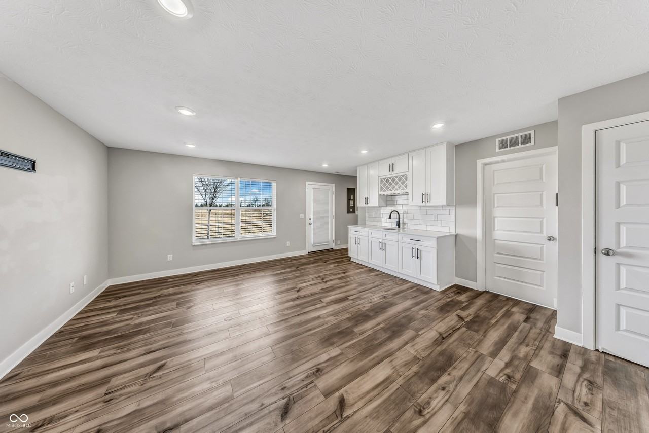 6988 Sunstone Pl - Photo 6 of 15