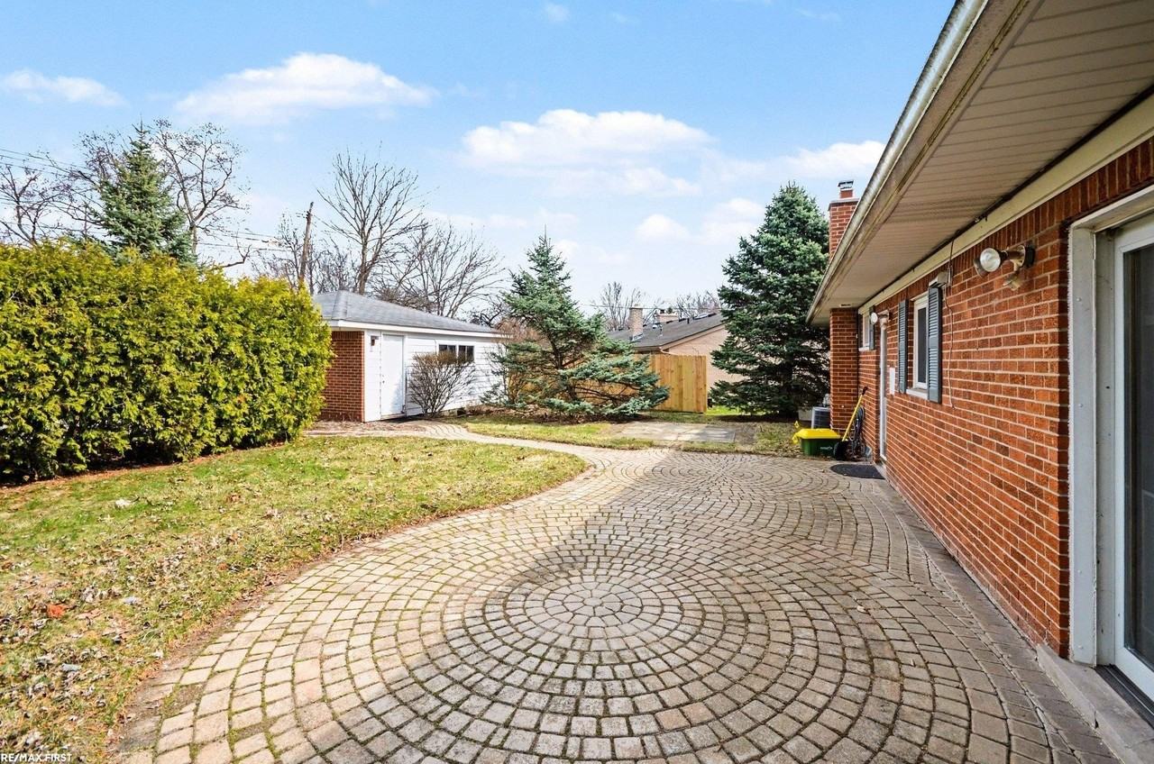 3902 Springer Ave - Photo 2 of 22