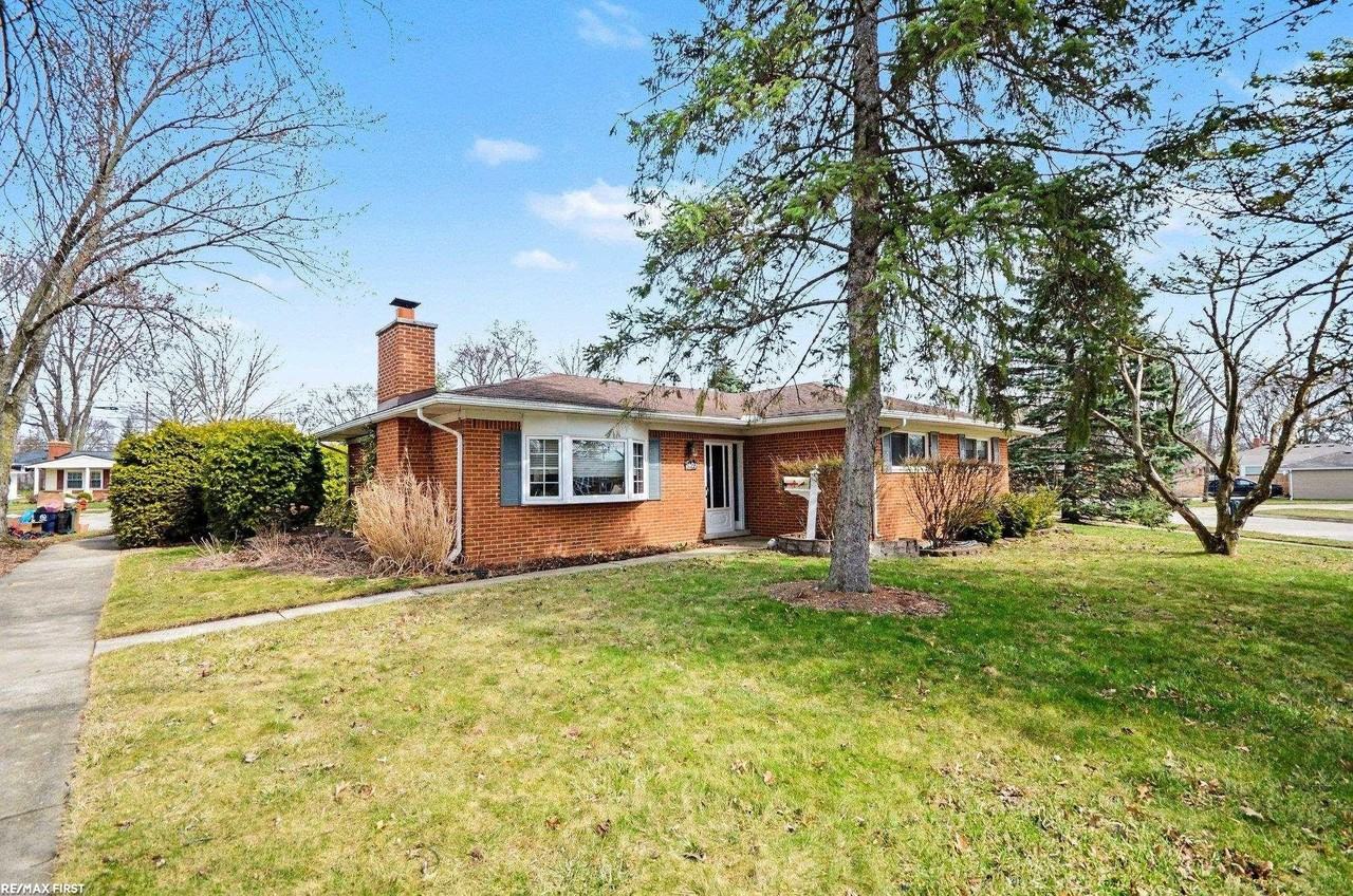 3902 Springer Ave - Photo 3 of 22