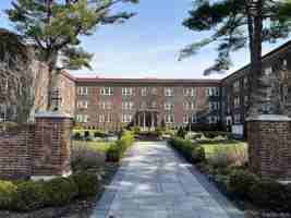 featured image of 180 Hilton Ave Apt A3