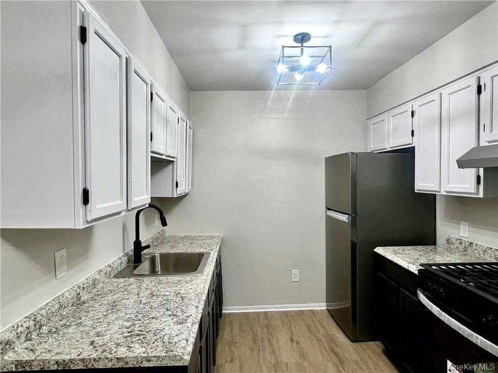 1319 Cole St Unit B23 - Photo 4 of 22