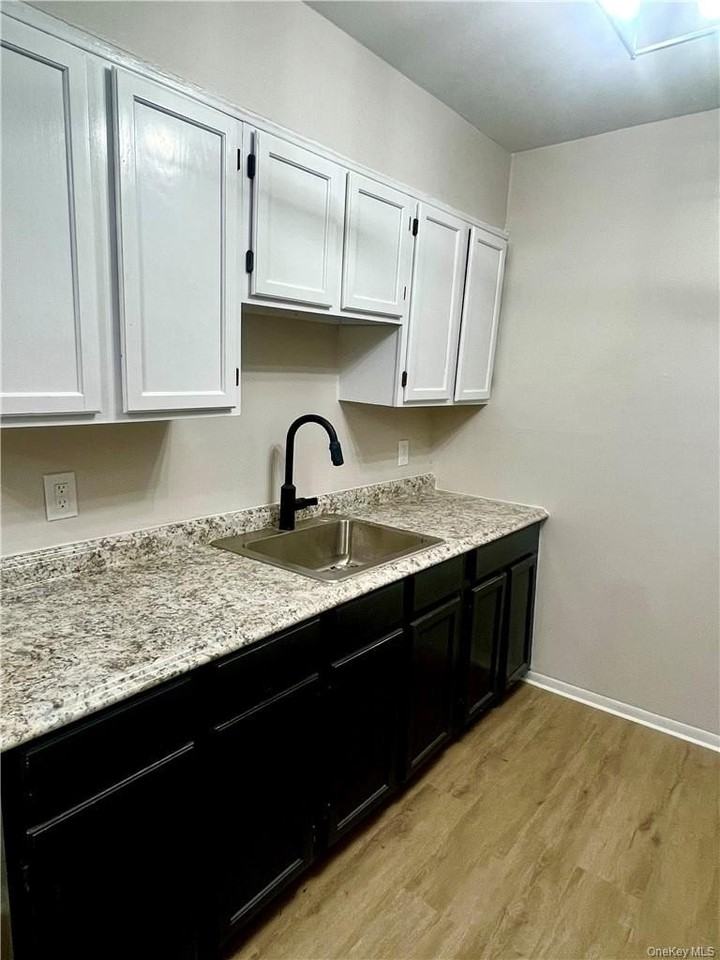 1319 Cole St Unit B23 - Photo 5 of 22